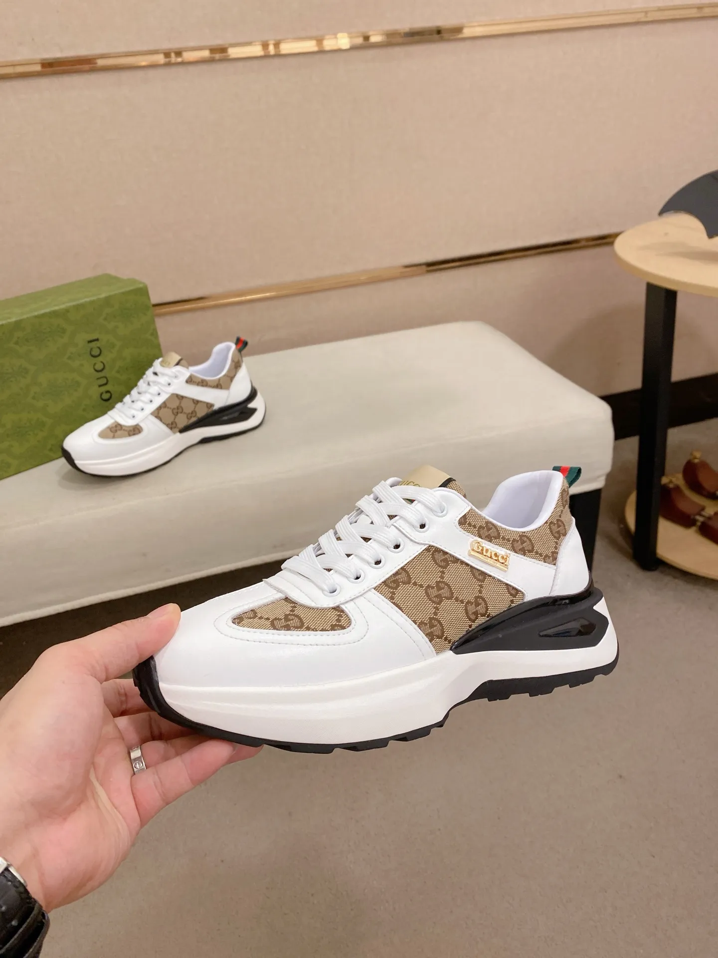 Factory price 462💰New GUCCI (Gucci) counters are launched simultaneously, new men's shoes, 😘fabrics are selected imported cowhide, lining: sheepskin lining. 👍🏿 High-end ☄️ air-cushion molded anti-slip rubber outsole, exquisite lines, simple and elegant, comfortable and high-end for leisure travel. Code number: 38 to 44 (45 can be customized and cannot be returned or exchanged)